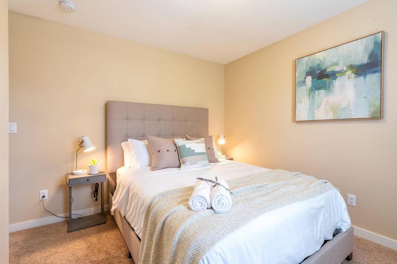 Modern Home, Four Bedrooms, King Beds Tigard Bagian luar foto