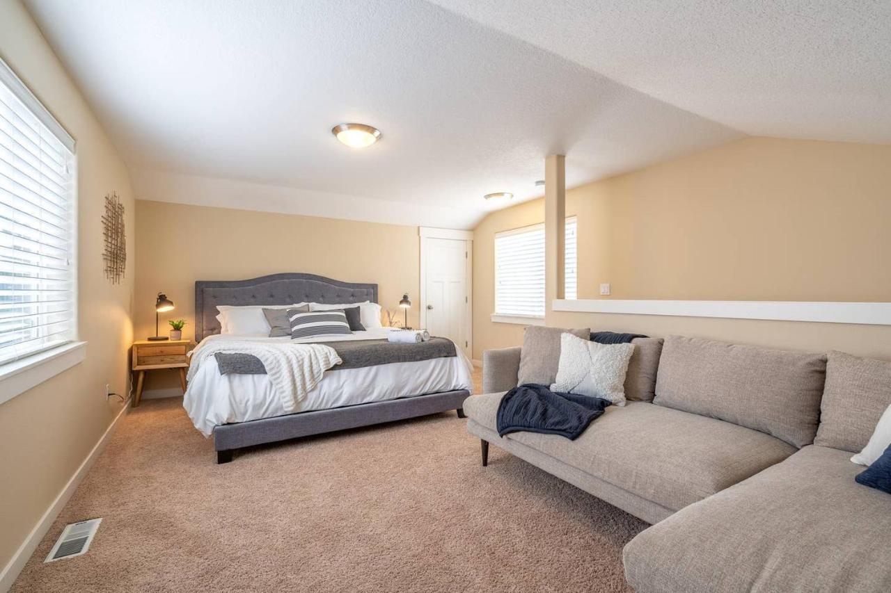 Modern Home, Four Bedrooms, King Beds Tigard Bagian luar foto