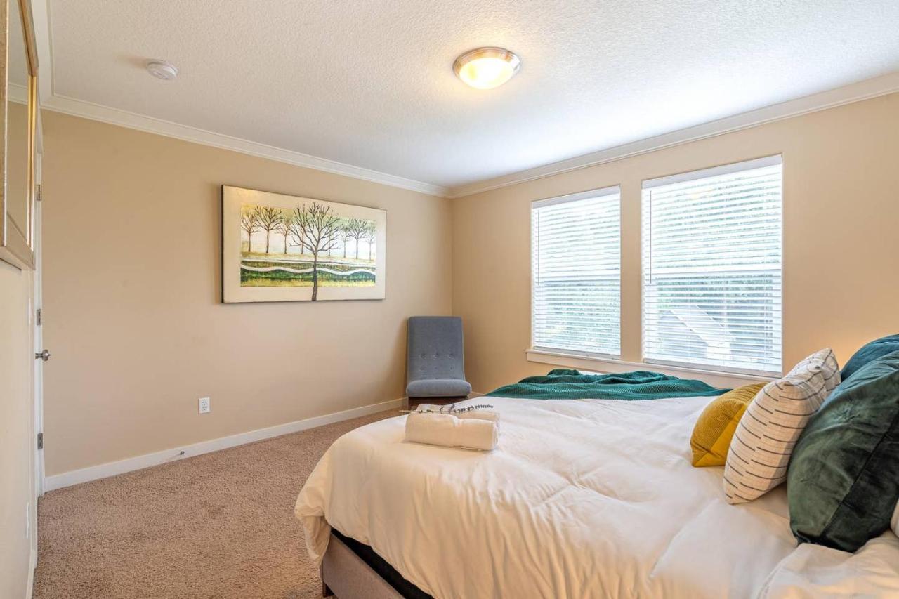 Modern Home, Four Bedrooms, King Beds Tigard Bagian luar foto