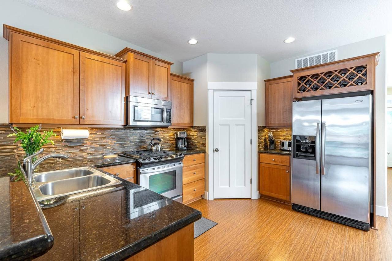 Modern Home, Four Bedrooms, King Beds Tigard Bagian luar foto