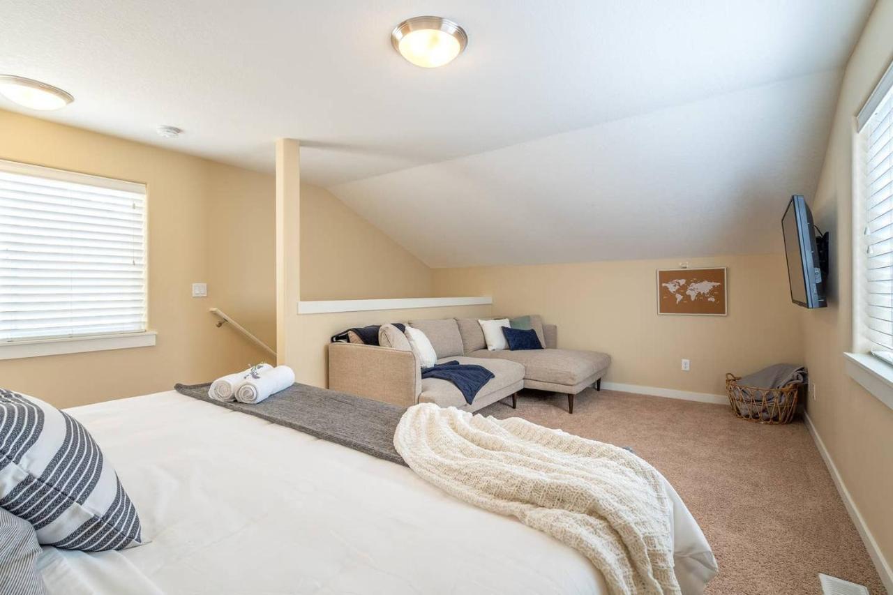 Modern Home, Four Bedrooms, King Beds Tigard Bagian luar foto
